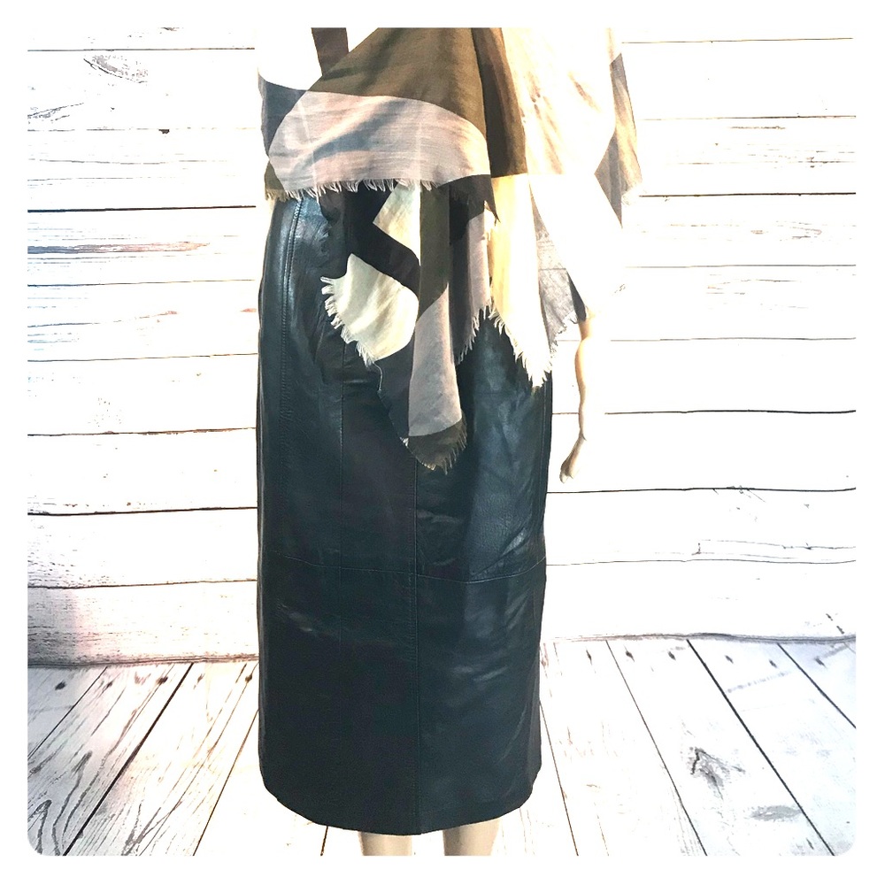 Women's Sz 6 Black Leather Skirt